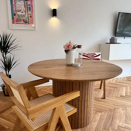 Exklusives - Balkon - 24h Check-in Apartmán